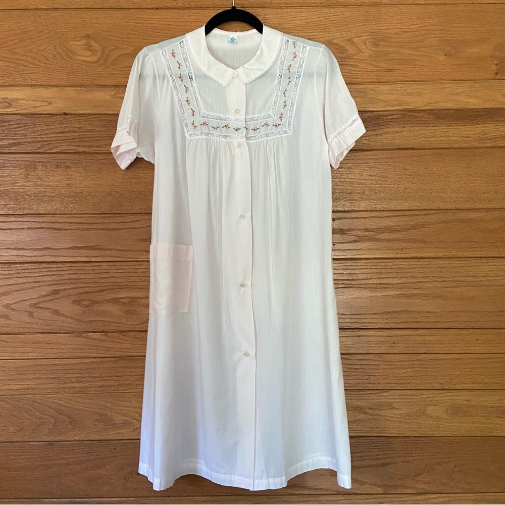 1950s Schrank vintage pink floral embroidered button front house dress